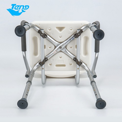 Shower chair na may mga gulong at shower chair nang walang mga gulong, ano ang pagkakaiba? Paano pumili?